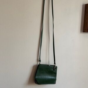 Vera Pelle Elegant Green Leather Crossbody Bag